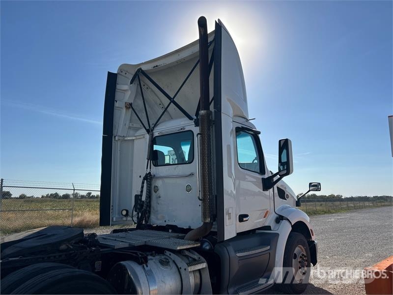 Peterbilt 579 S/A Day Cab Truck Tractor 曳引機組件