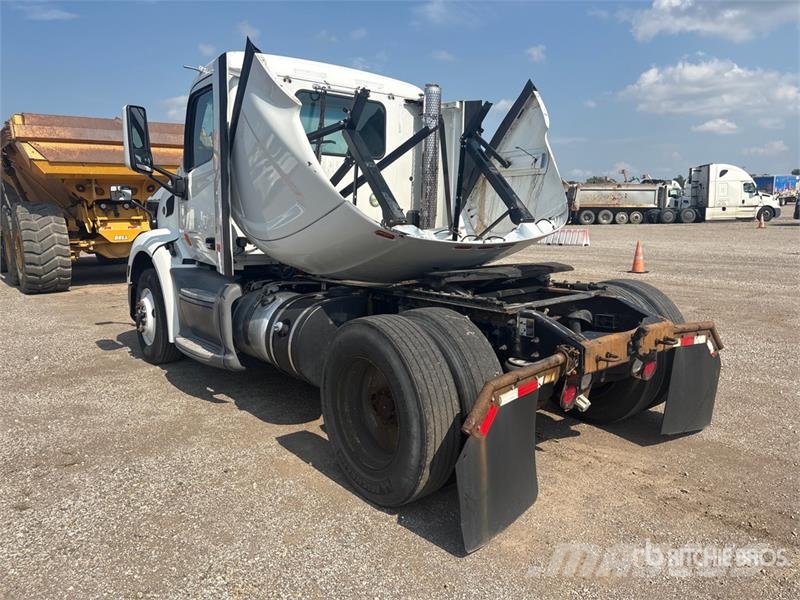 Peterbilt 579 S/A Day Cab Truck Tractor Tracteur routier