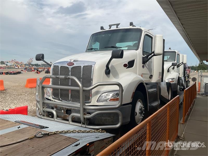 Peterbilt 579 S/A Day Cab Truck Tractor Тягачі