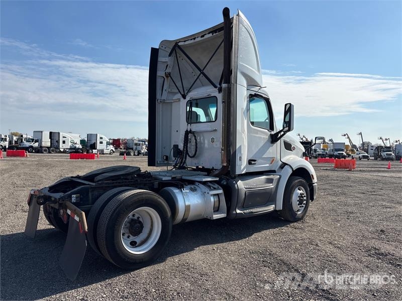 Peterbilt 579 S/A Day Cab Truck Tractor Trekkers