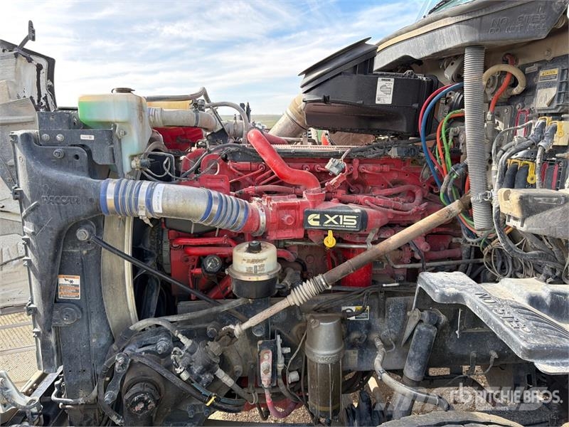 Peterbilt 6x4 Cab and Chassis (Inoperable) Cabins and interior
