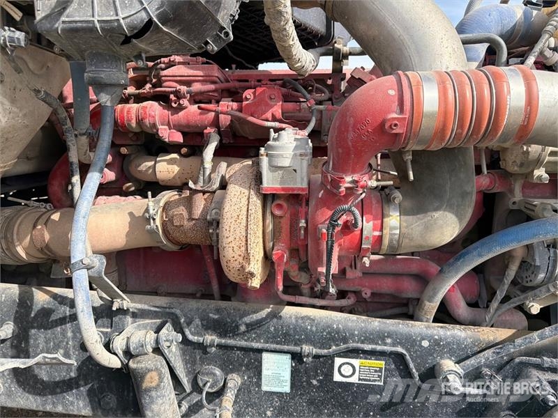 Peterbilt 6x4 Cab and Chassis (Inoperable) Cabins and interior