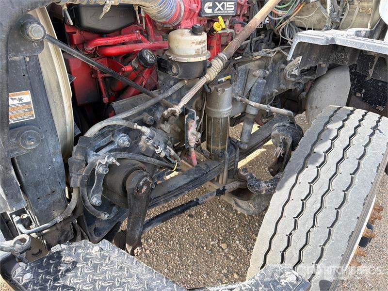 Peterbilt 6x4 Cab and Chassis (Inoperable) Cabins and interior