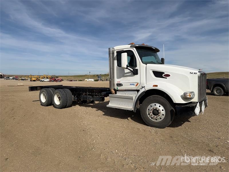 Peterbilt 6x4 Cab and Chassis (Inoperable) Cabins and interior