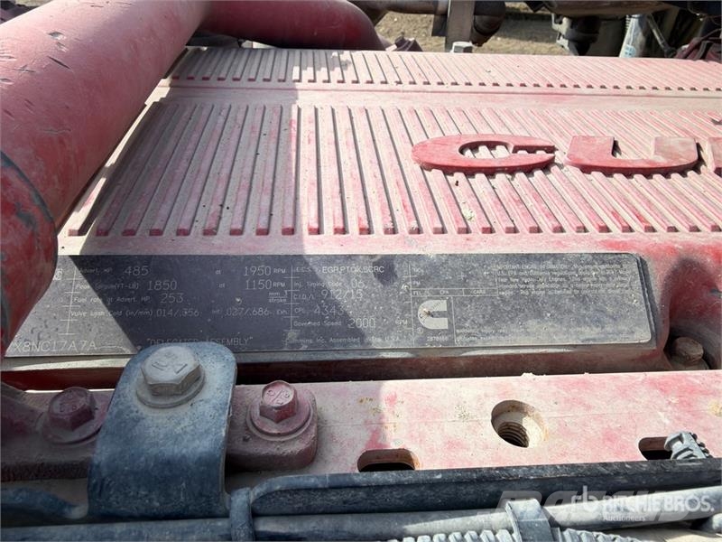 Peterbilt 6x4 Cab and Chassis (Inoperable) Cabins and interior