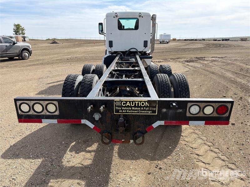 Peterbilt 6x4 Cab and Chassis (Inoperable) Cabins and interior