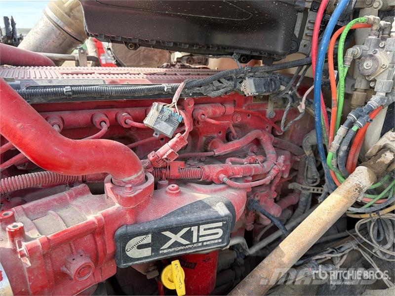 Peterbilt 6x4 Cab and Chassis (Inoperable) Cabins and interior