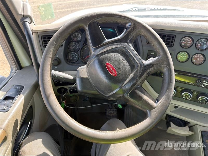 Peterbilt 6x4 Cab and Chassis (Inoperable) Cabins and interior
