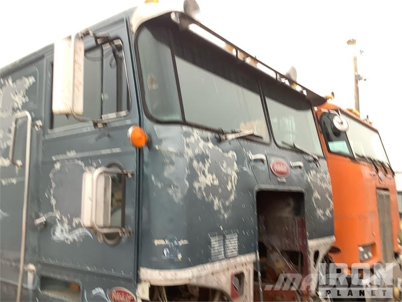 Peterbilt 6x4 T/A Cabover Day Cab Vilcēji