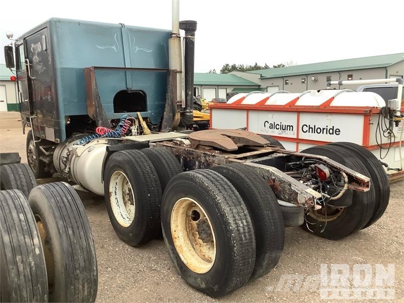 Peterbilt 6x4 T/A Cabover Day Cab Vilcēji