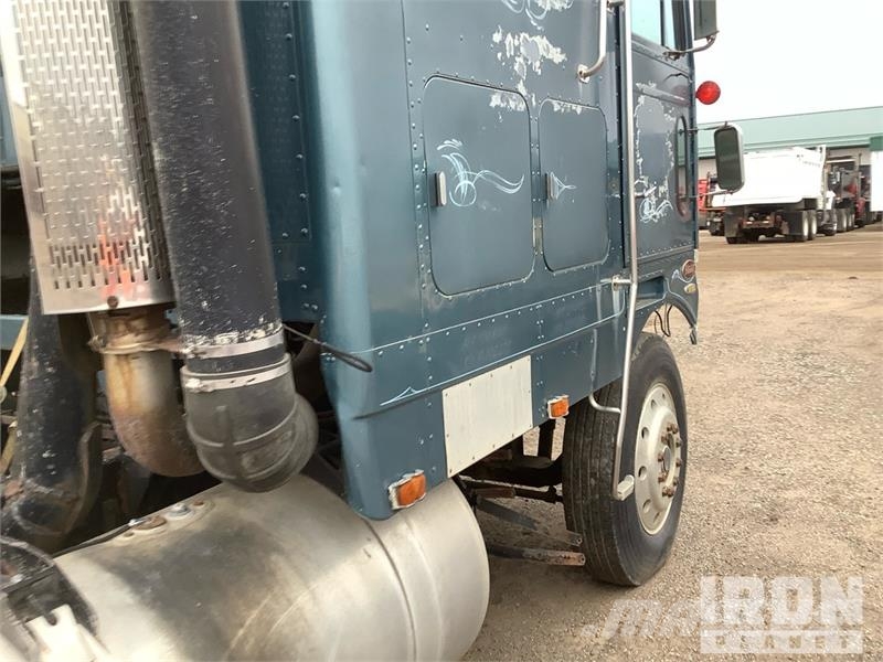 Peterbilt 6x4 T/A Cabover Day Cab Vilcēji