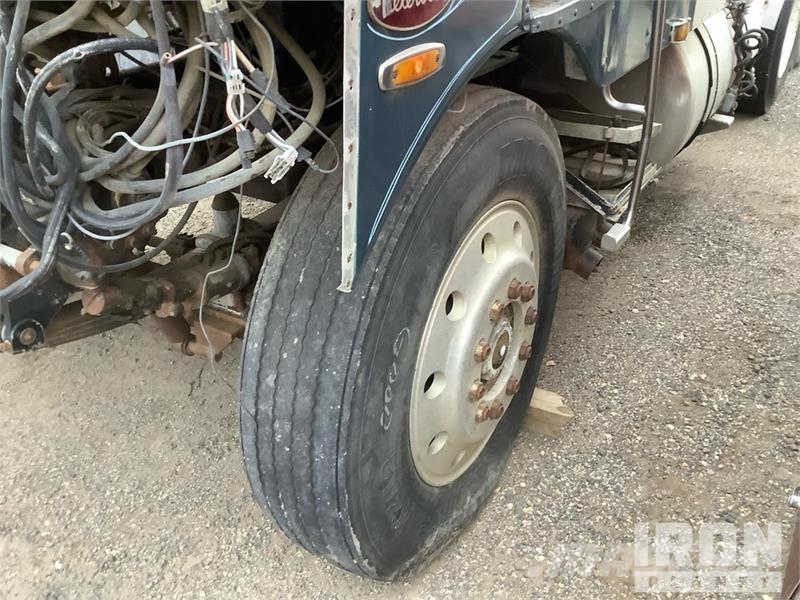 Peterbilt 6x4 T/A Cabover Day Cab Vilcēji