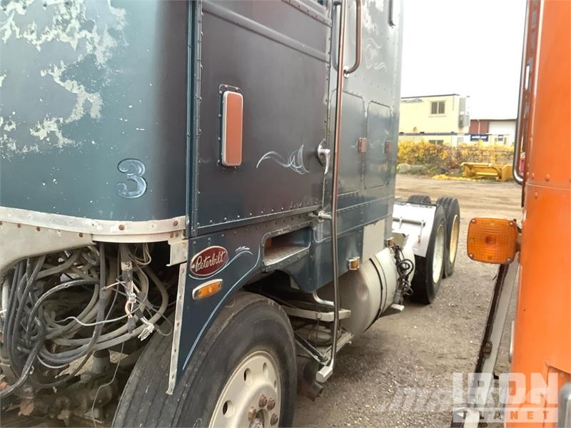 Peterbilt 6x4 T/A Cabover Day Cab Vilcēji