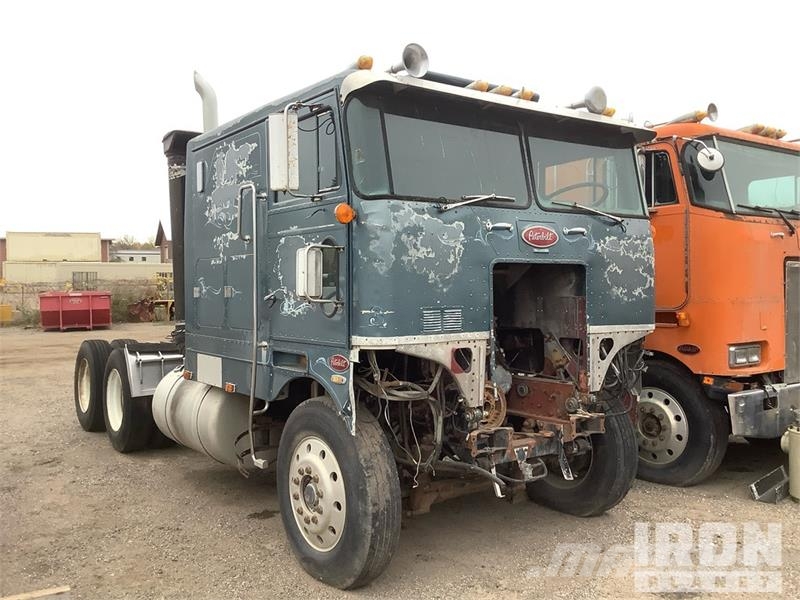 Peterbilt 6x4 T/A Cabover Day Cab Vilcēji