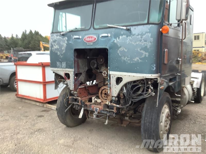 Peterbilt 6x4 T/A Cabover Day Cab Vilcēji