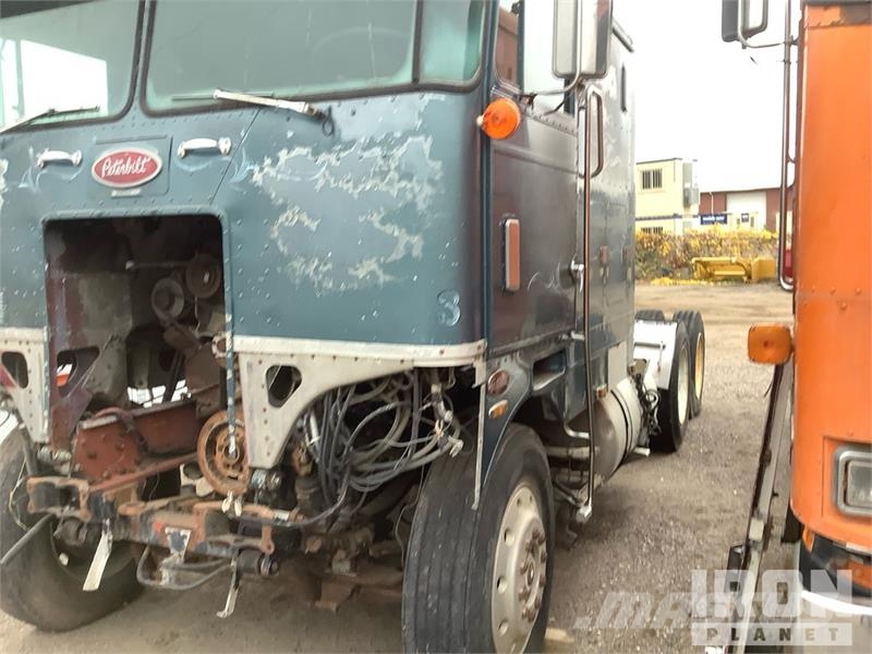 Peterbilt 6x4 T/A Cabover Day Cab Vilcēji