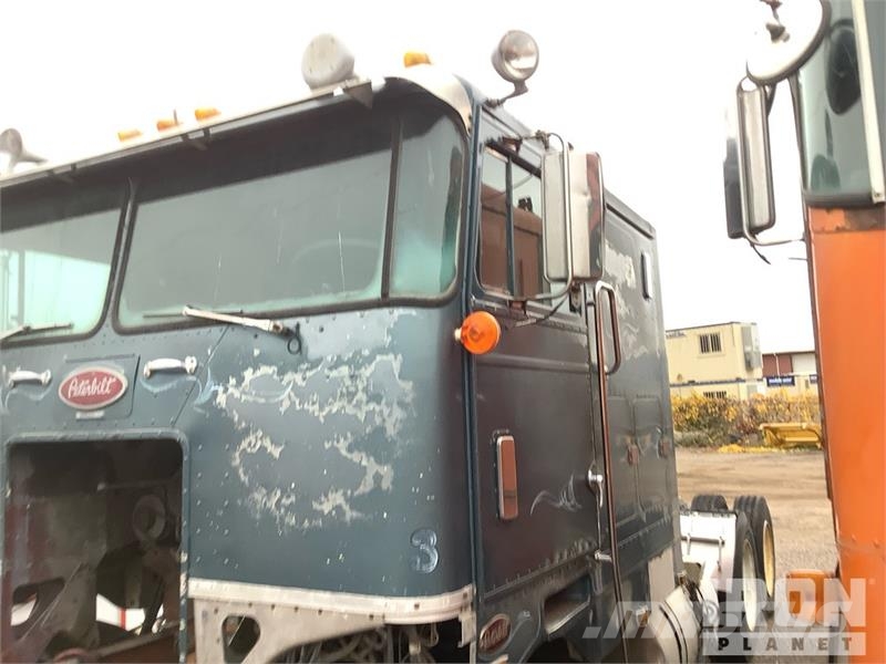 Peterbilt 6x4 T/A Cabover Day Cab Vilcēji