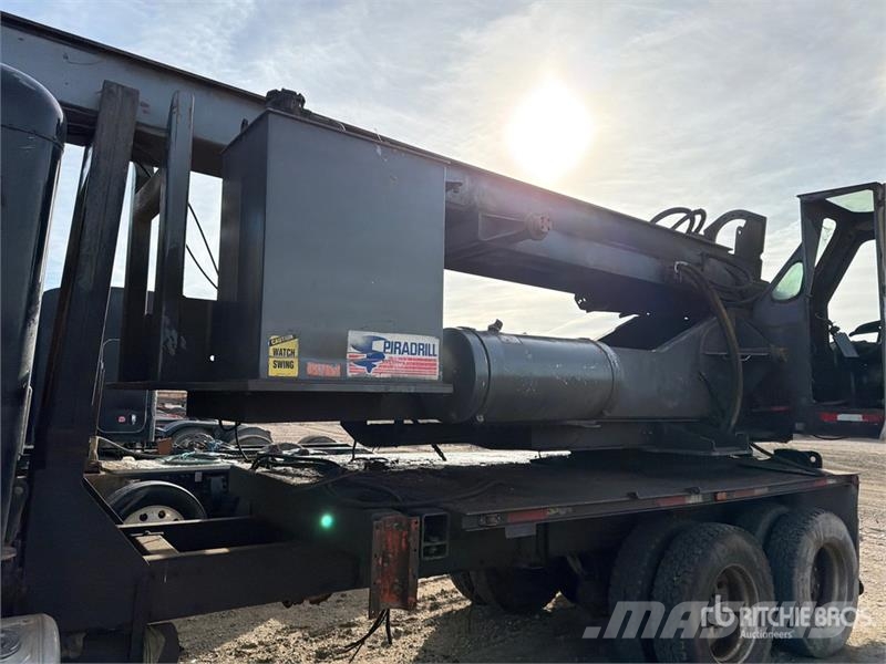 Peterbilt MHD-90 on Peterbilt 388 6x4 Drill Truck (Inoperab Camion foreuse