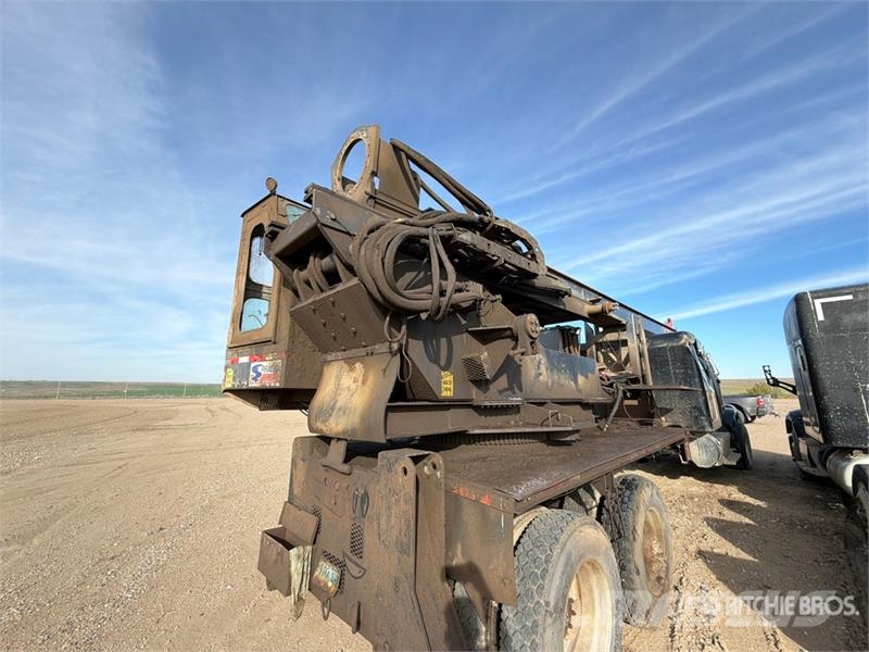 Peterbilt MHD-90 on Peterbilt 388 6x4 Drill Truck (Inoperab Camion foreuse