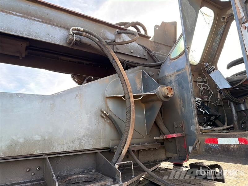 Peterbilt MHD-90 on Peterbilt 388 6x4 Drill Truck (Inoperab Camion foreuse
