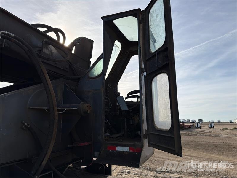 Peterbilt MHD-90 on Peterbilt 388 6x4 Drill Truck (Inoperab Camion foreuse