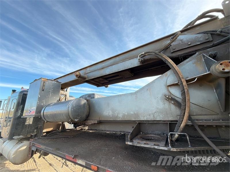 Peterbilt MHD-90 on Peterbilt 388 6x4 Drill Truck (Inoperab Camion foreuse