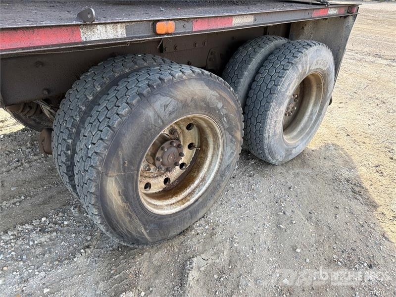 Peterbilt MHD-90 on Peterbilt 388 6x4 Drill Truck (Inoperab Camion foreuse