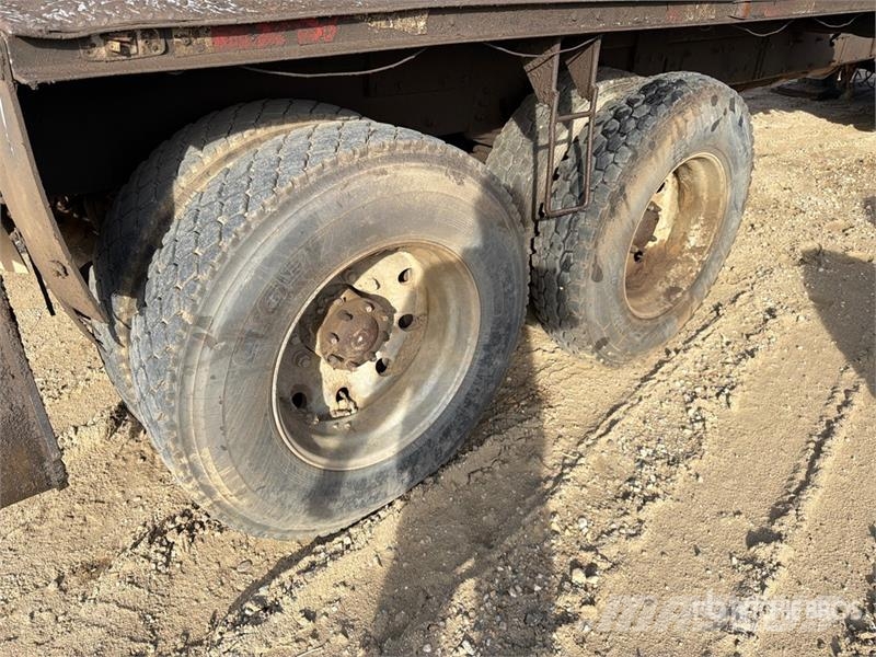 Peterbilt MHD-90 on Peterbilt 388 6x4 Drill Truck (Inoperab Camion foreuse