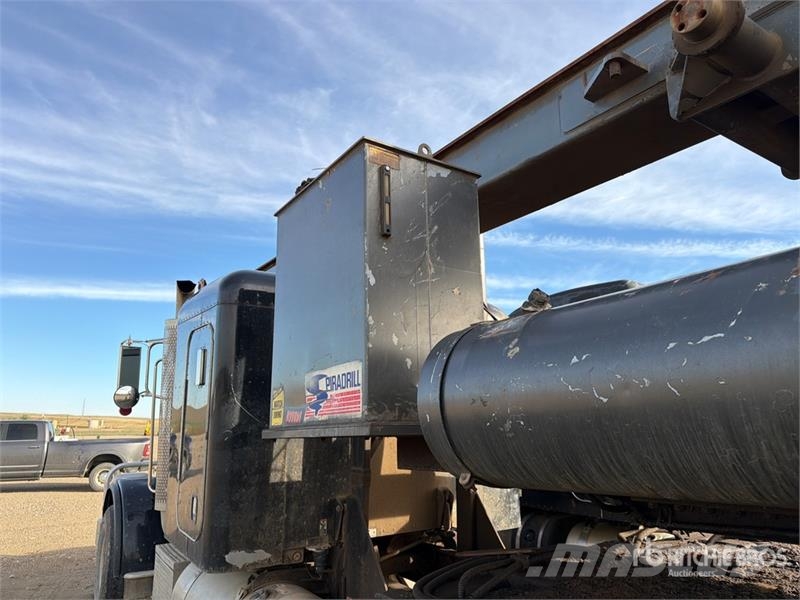 Peterbilt MHD-90 on Peterbilt 388 6x4 Drill Truck (Inoperab Camion foreuse
