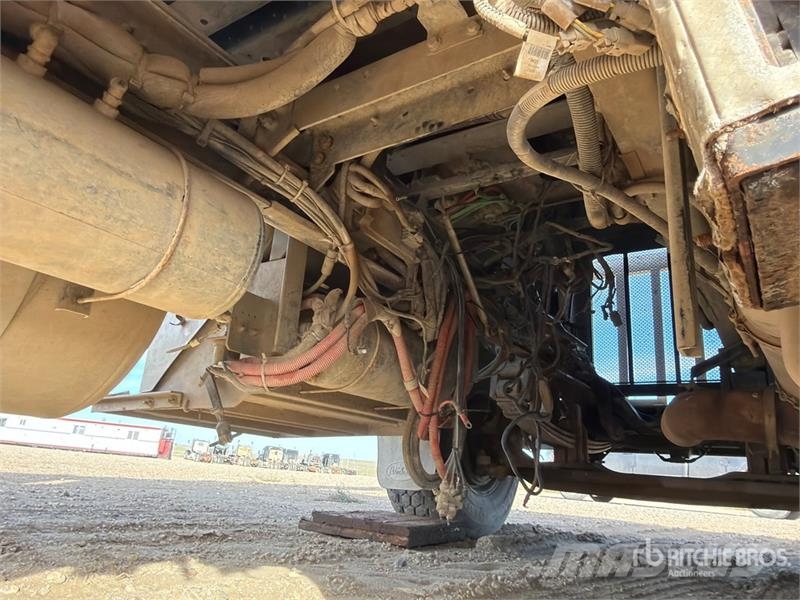 Peterbilt MHD-90 on Peterbilt 388 6x4 Drill Truck (Inoperab Camion foreuse