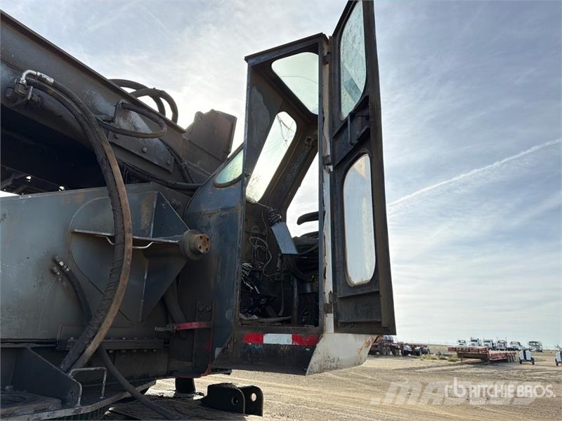 Peterbilt MHD-90 on Peterbilt 388 6x4 Drill Truck (Inoperab Camion foreuse