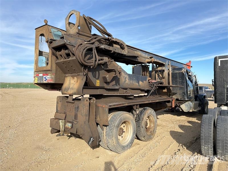Peterbilt MHD-90 on Peterbilt 388 6x4 Drill Truck (Inoperab Camion foreuse