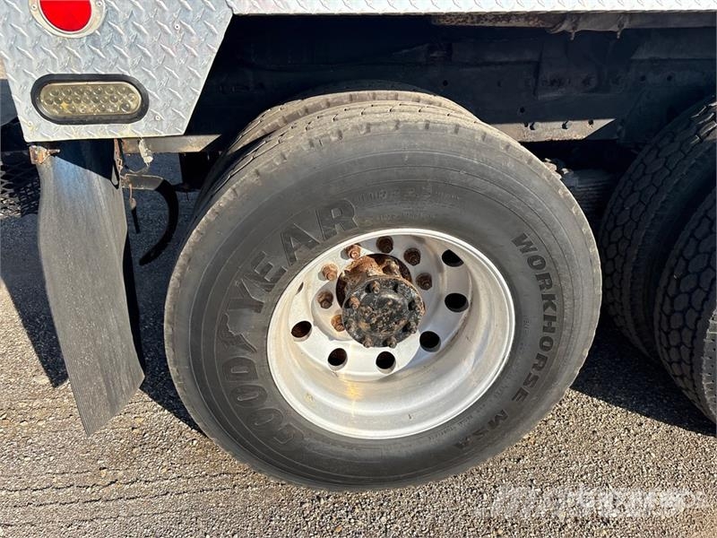 Peterbilt on Peterbilt 335 6x4 Sewer Cleaner Truck Vákuum teherautok
