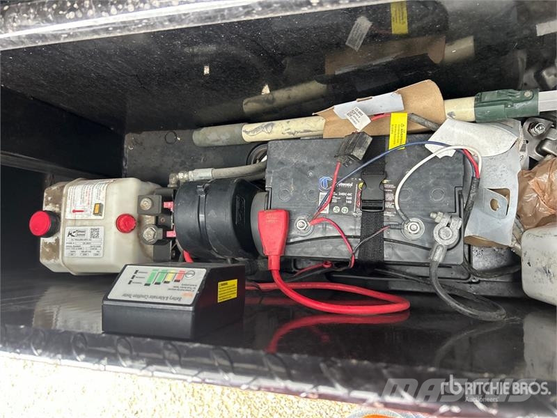 PJ Trailers Trailers DM162 16 ft T/A T/A Gooseneck Du مقطورات قلابة