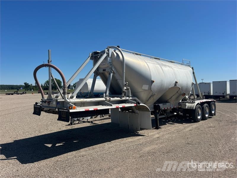 Polar 840 gal Tri/A Pneumatic Bulk Trailer Outros Reboques