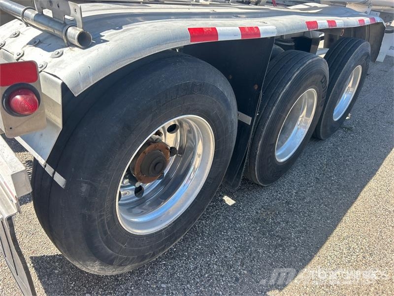 Polar 840 gal Tri/A Pneumatic Bulk Trailer Outros Reboques