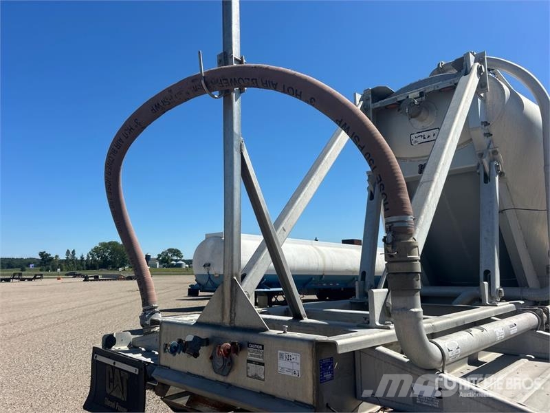 Polar 840 gal Tri/A Pneumatic Bulk Trailer Outros Reboques