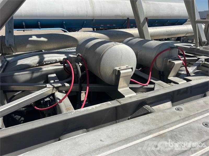 Polar 840 gal Tri/A Pneumatic Bulk Trailer Outros Reboques