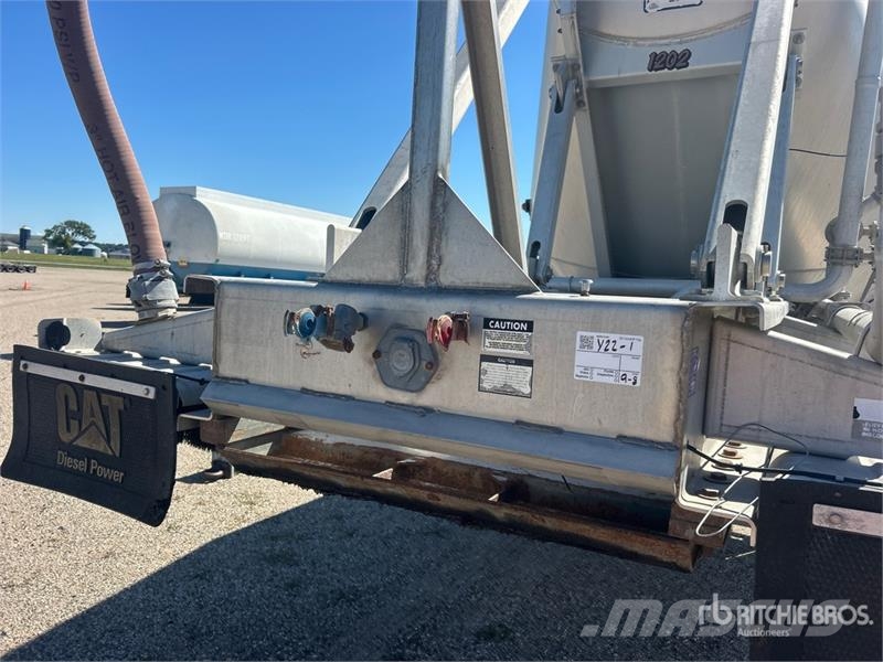 Polar 840 gal Tri/A Pneumatic Bulk Trailer Outros Reboques