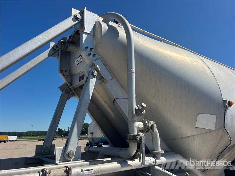 Polar 840 gal Tri/A Pneumatic Bulk Trailer Outros Reboques
