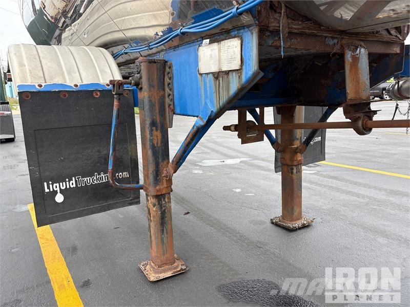 Polar Tank 7000 gal T/A Tanker Trailer Autocisternas