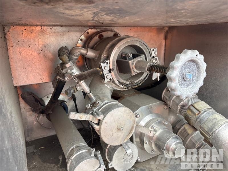 Polar Tank 7000 gal T/A Tanker Trailer Autocisternas