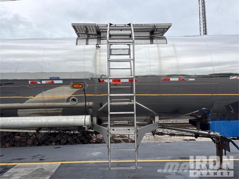 Polar Tank 7000 gal T/A Tanker Trailer Autocisternas