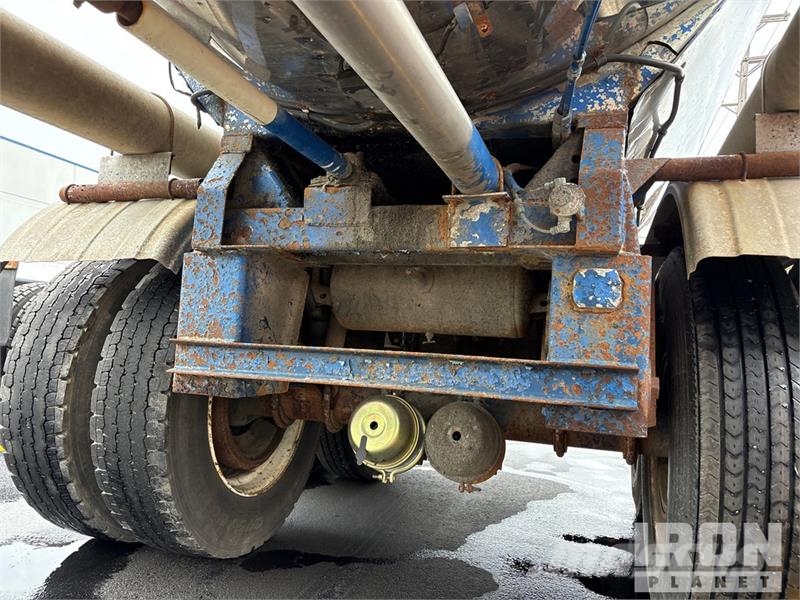 Polar Tank 7000 gal T/A Tanker Trailer Autocisternas