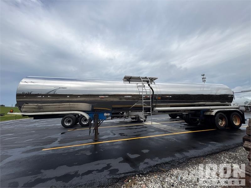 Polar Tank 7000 gal T/A Tanker Trailer Autocisternas