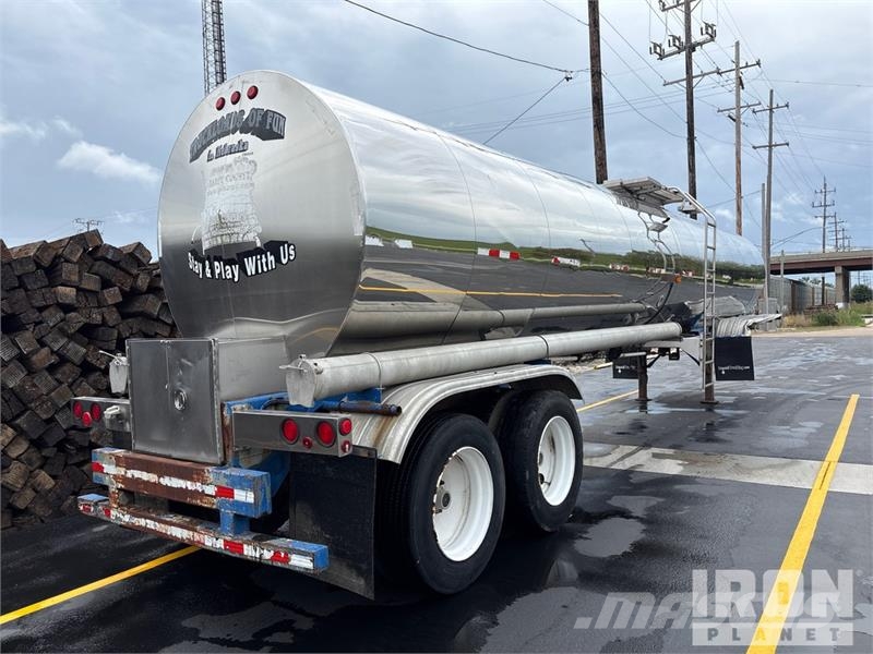 Polar Tank 7000 gal T/A Tanker Trailer Autocisternas