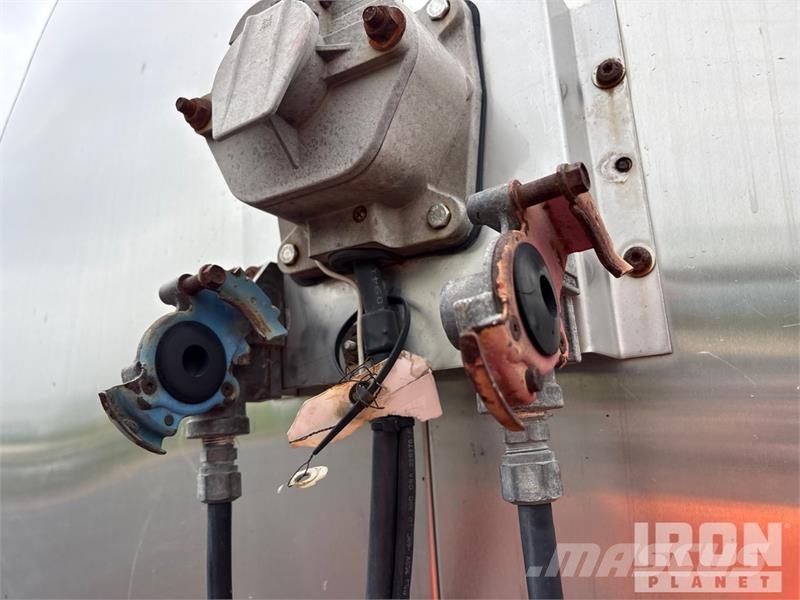 Polar Tank 7000 gal T/A Tanker Trailer Autocisternas