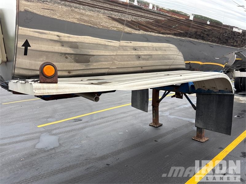 Polar Tank 7000 gal T/A Tanker Trailer Autocisternas