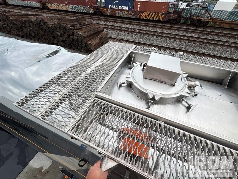 Polar Tank 7000 gal T/A Tanker Trailer Autocisternas
