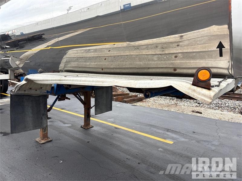 Polar Tank 7000 gal T/A Tanker Trailer Autocisternas
